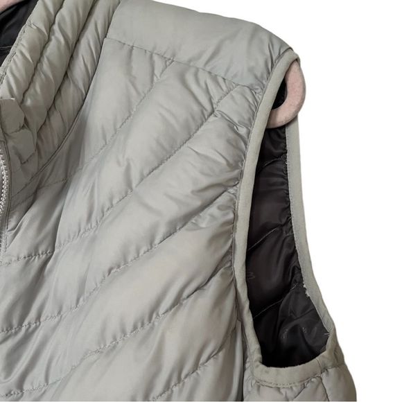 ⭐️Host Pick⭐️ Wind River: Hyper-Dri T-Max Puffer Vest - Picture 4 of 9